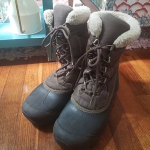 Sorel Snow Boots - women's size 9